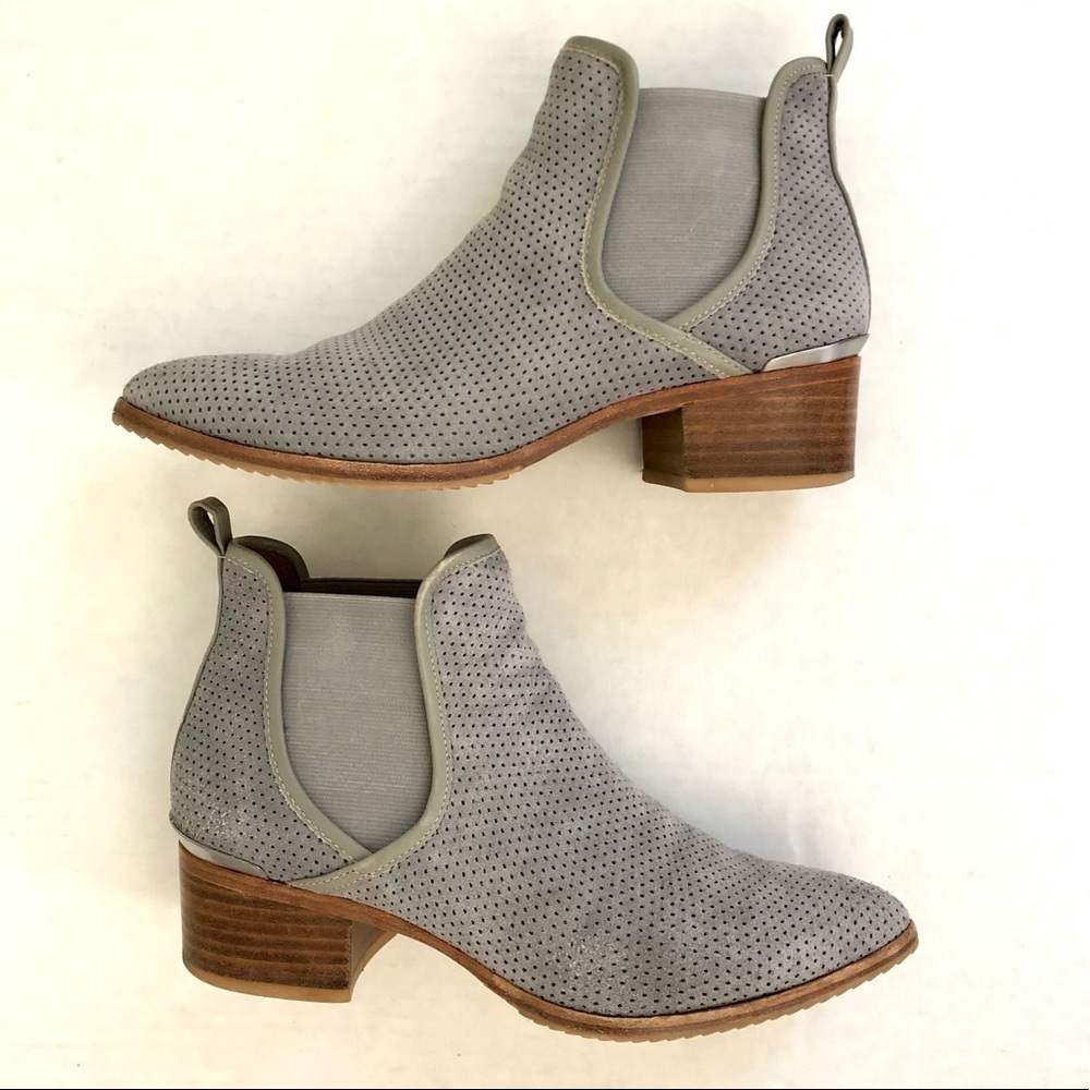 Donald Pliner Diaz gray suede boot